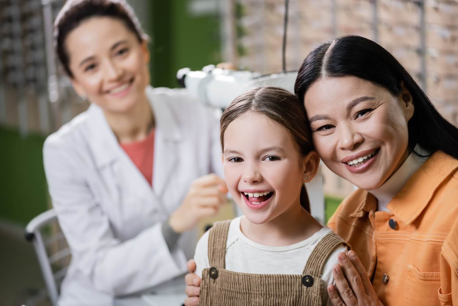 Dentist with child patient and mother, child dentistry
